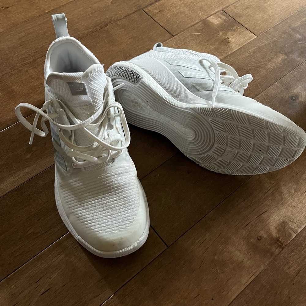 Very gently used, only worn indoors. Fit for less than 1/2 a season.